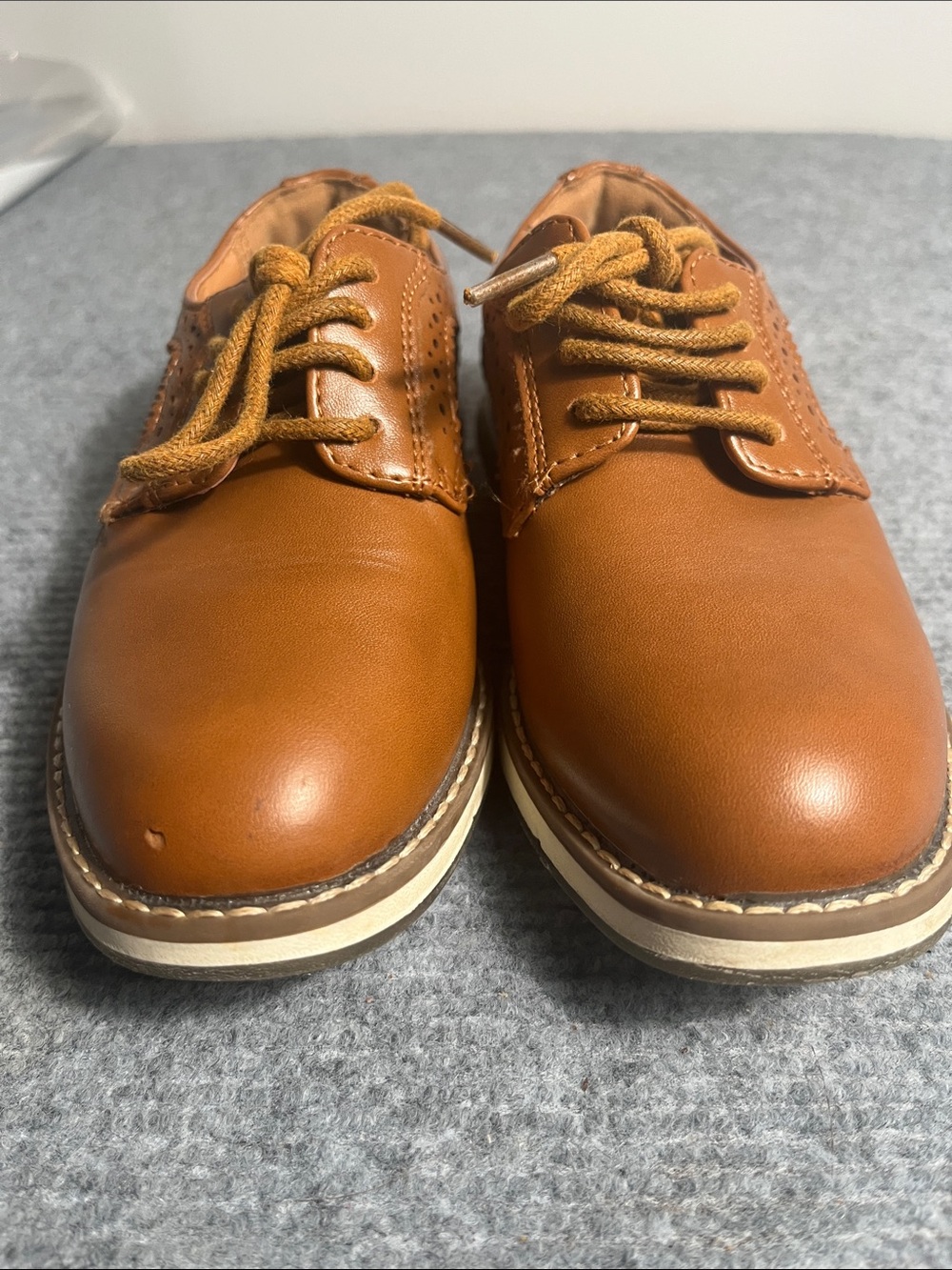 Kids Classic Tan Dress Oxfords - Stylish Lace-Up Shoes. Shoe has some damage.
